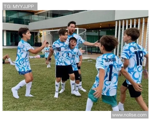 希斯菲尔德：探索这位传奇教练的战术智慧与足球哲学之旅