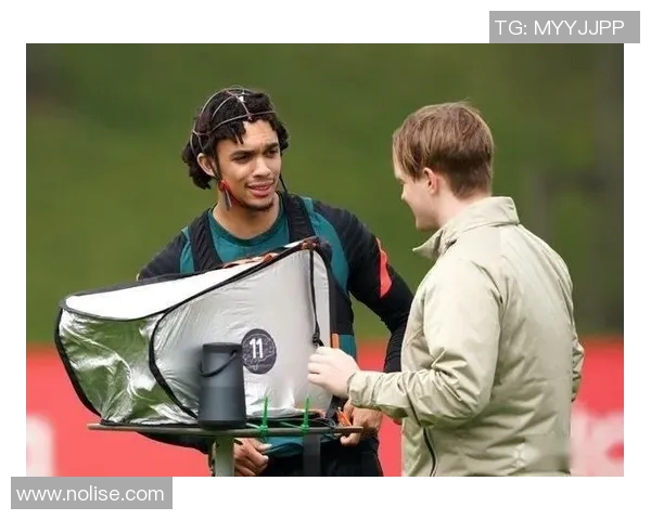 欧冠新球黑科技内置芯片实时追踪射门数据提升比赛分析精准度