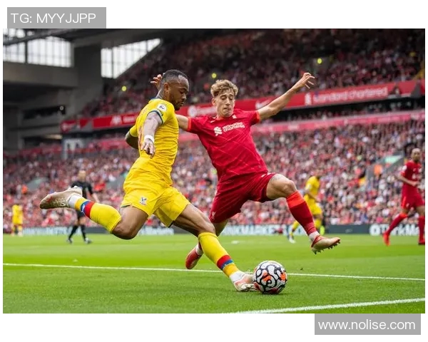 切尔西与利物浦激战正酣英超巅峰对决引发球迷热议